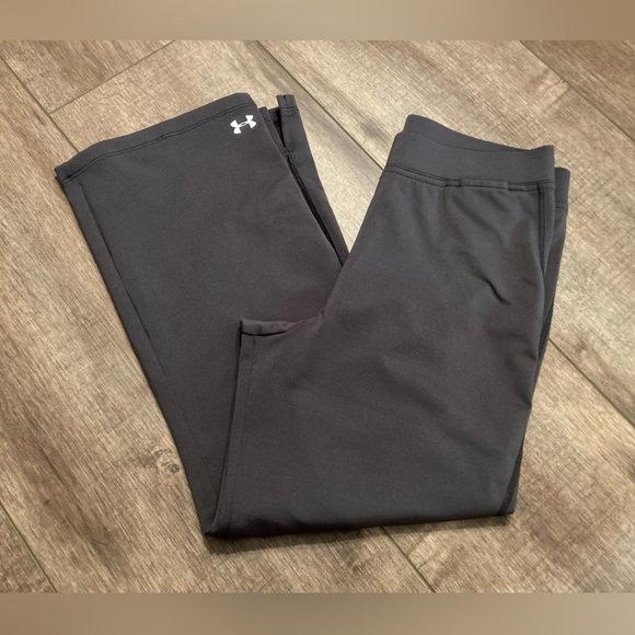 Under Armour Pants - Under Armour women’s M gray capri flare leggings